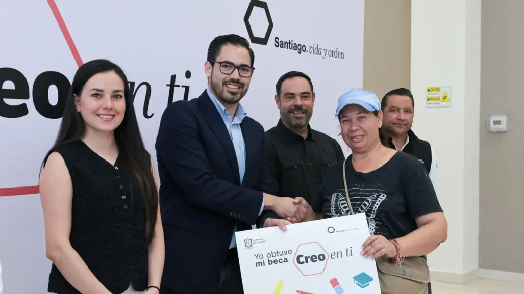 David de la Peña entrega la beca Creo en ti a 109 familias vulnerables en Santiago