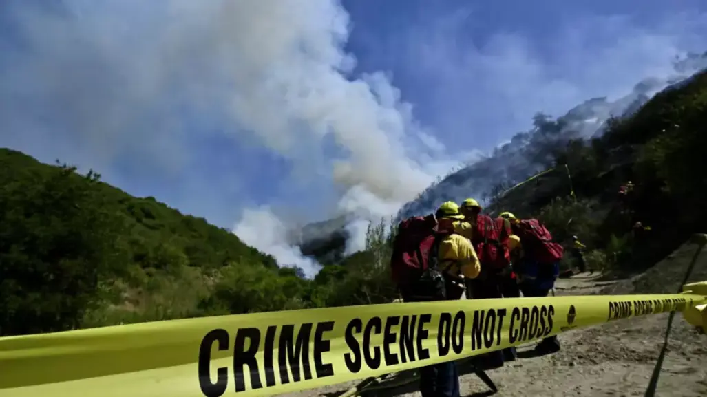 Detienen a adolescente en California por provocar incendio forestal