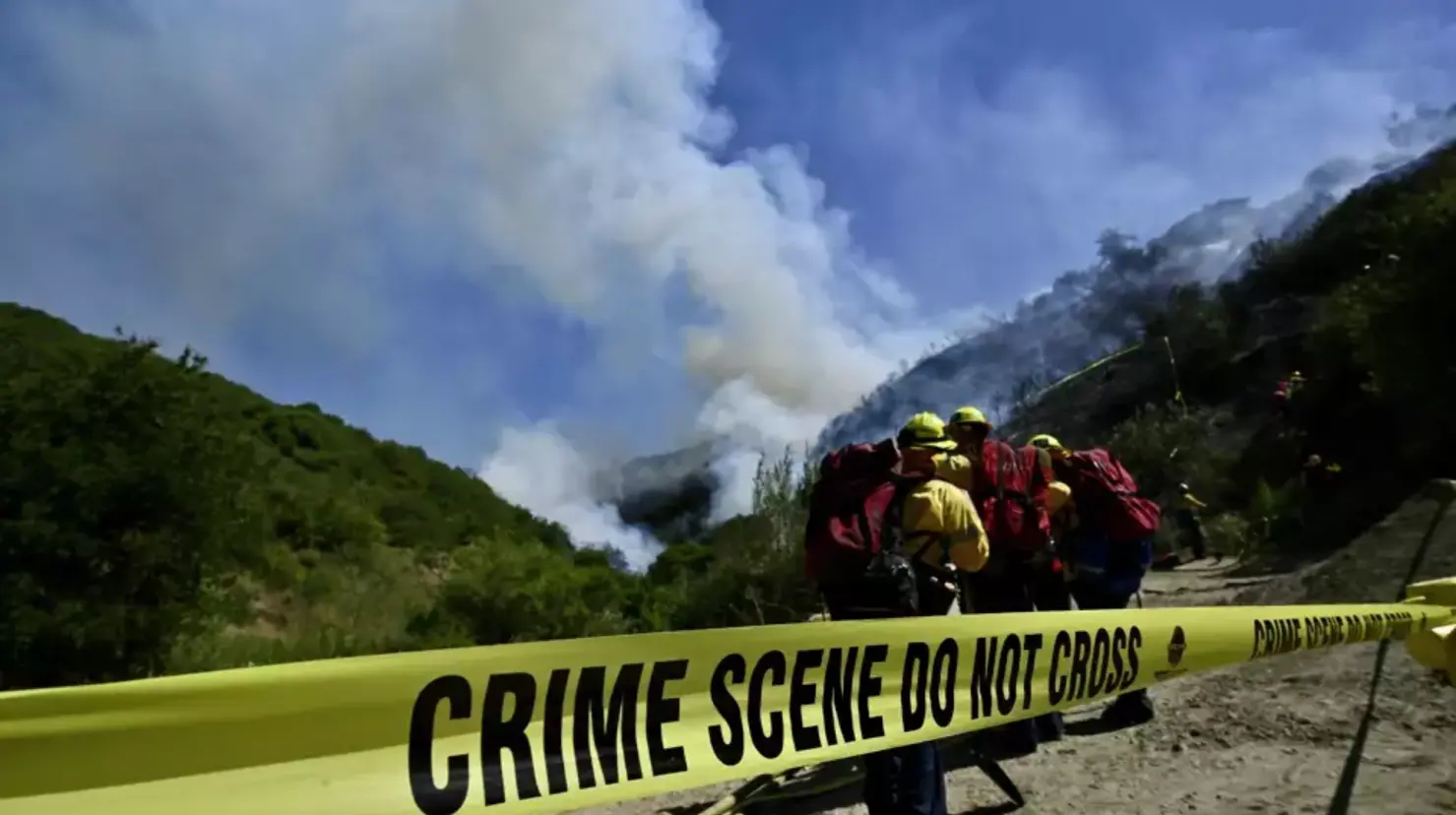 Detienen a adolescente en California por provocar incendio forestal. Foto: AP