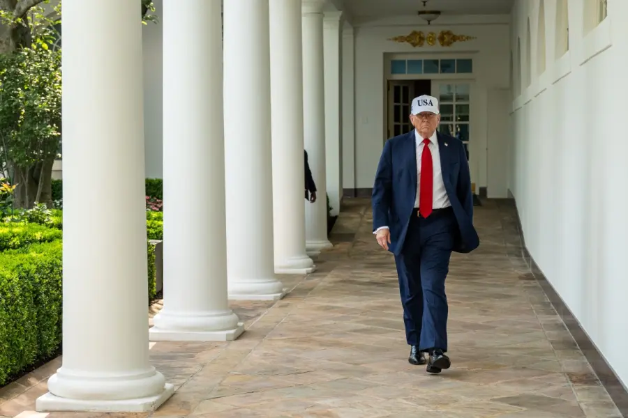 Donald Trump demanda a California por participación de atletas transgénero