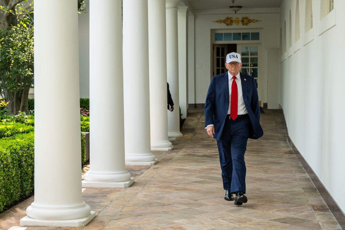 Donald Trump demanda a California por participación de atletas transgénero