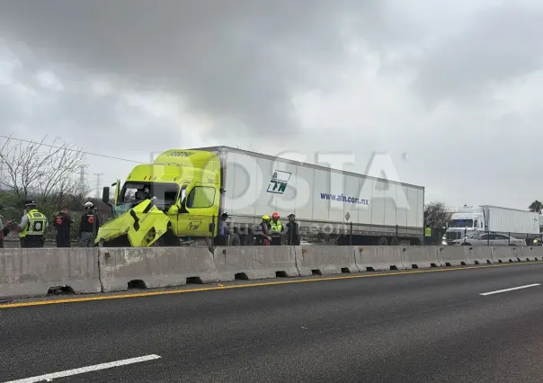 VIDEO | Choque entre tráileres deja un muerto y caos vial en Libramiento Noroeste