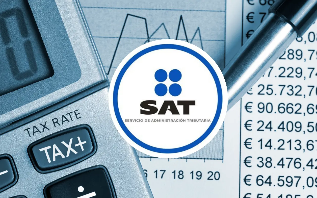 Logo del SAT, calculadora y papeles. Foto: SAT / Canva