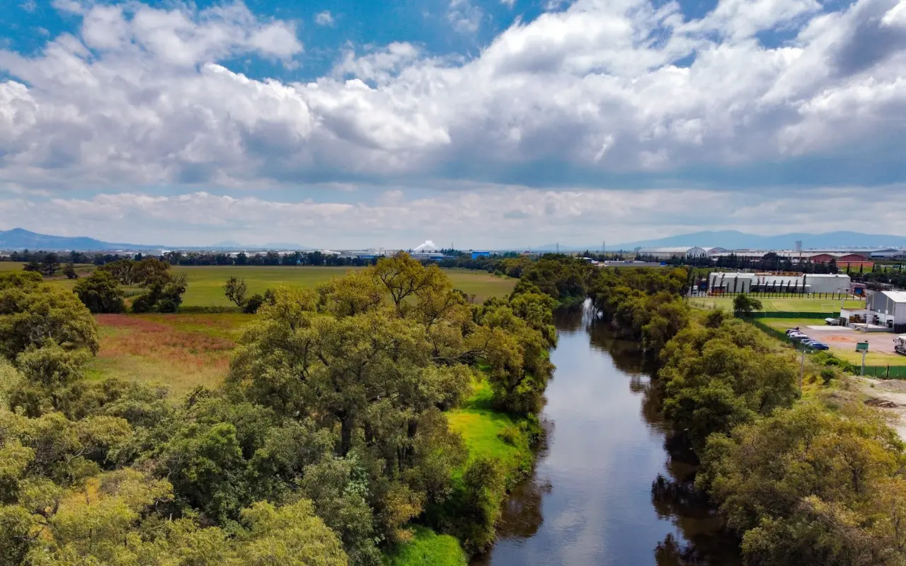 Río Lerma, 28 de septiembre de 2022. Foto: FB/Conoce Atlacomulco (Canva)