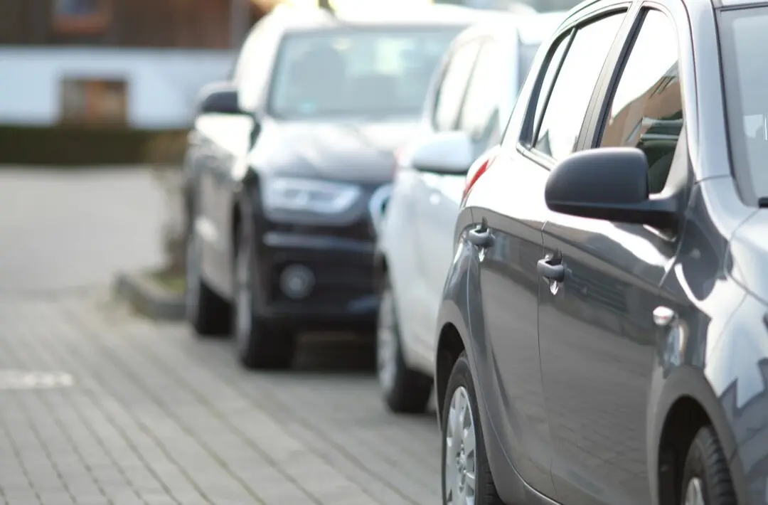 Autoridades estatales piden a los automovilistas tomar precauciones y considerar rutas alternas. Imagen: Freepik