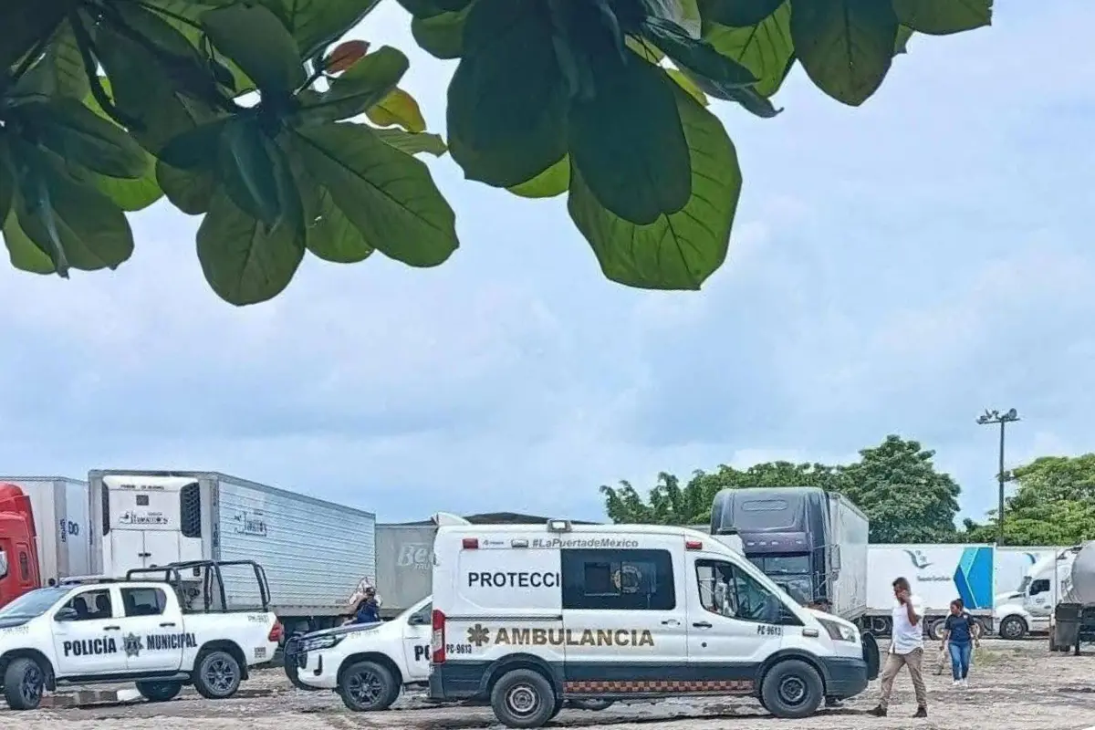 El cuerpo del trailero tamaulipeco fue descubierto en el camarote de su unidad en una pensión del municipio de Suchiate, Chiapas. Foto: Carlos García