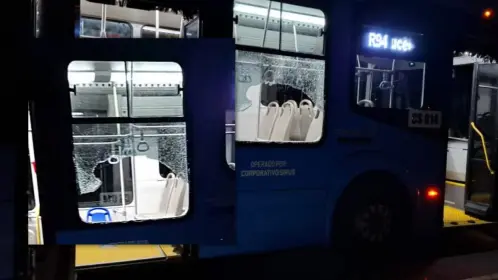 Joven rompe la ventana de un Va y Ven en Mérida por sentirse en peligro, ¿Qué fue lo que pasó?