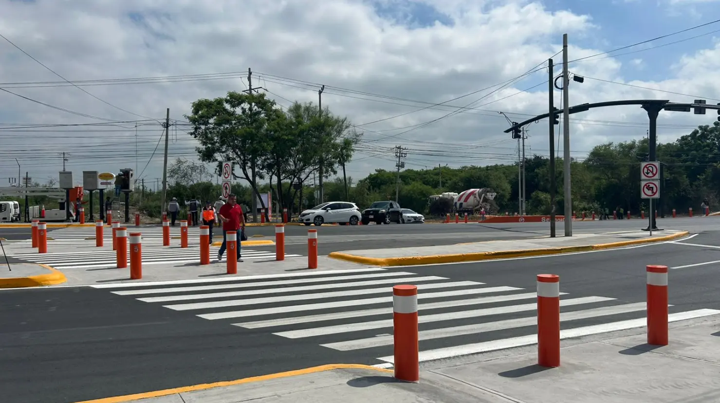 El proyecto, abarcó desde la calle Girasol hasta los límites con Apodaca, añadió además dos carriles por sentido a la vialidad existente. Foto: Jorge López.