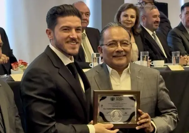 Andrés Mijes es reconocido por el Colegio de Abogados de Nuevo León