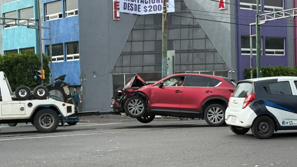 Choque entre patrulla y camioneta deja cuatro heridos en la Gustavo A. Madero