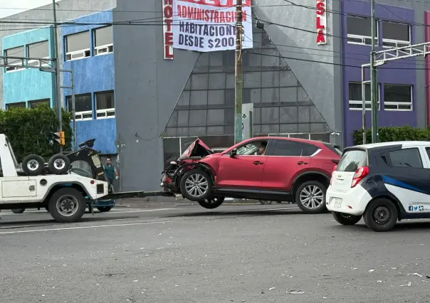 Choque entre patrulla y camioneta deja cuatro heridos en la Gustavo A. Madero