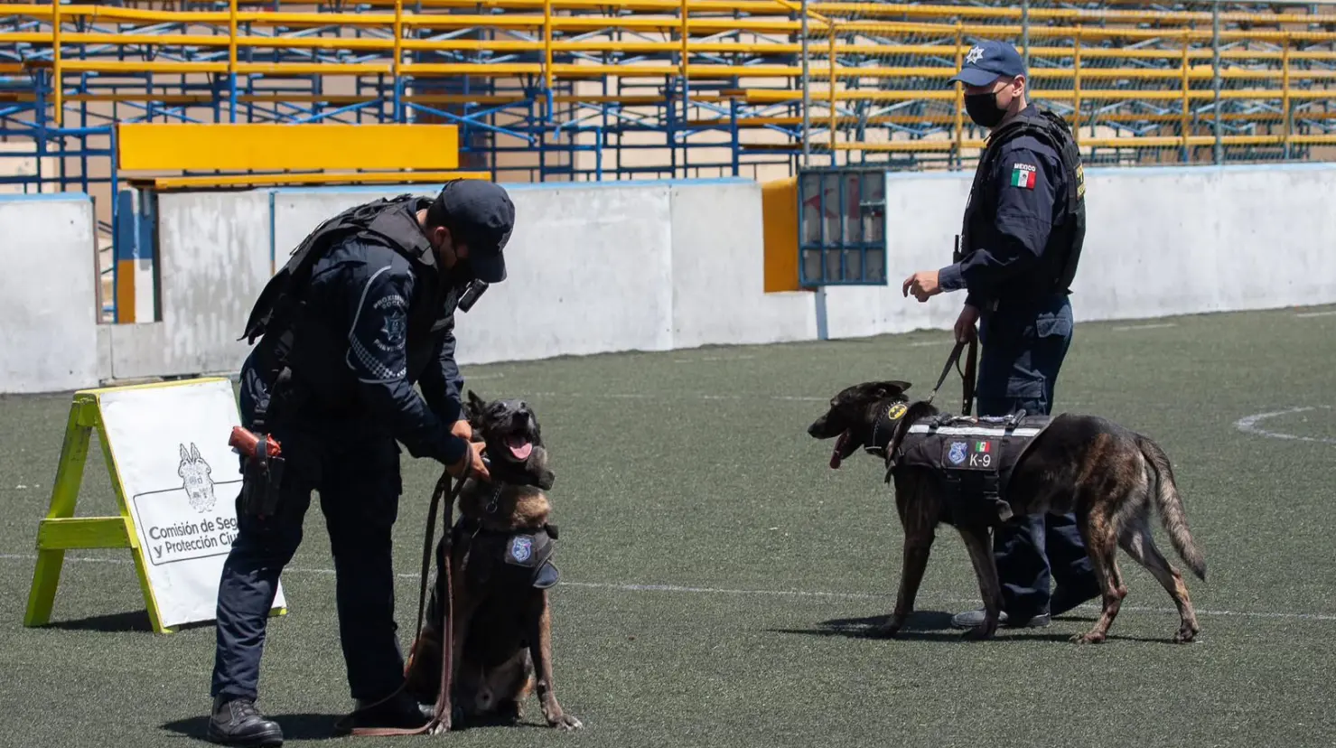 Bebeto y César se retiran tras años en la Policía de Saltillo. (Fotografía: Leslie Delgado)