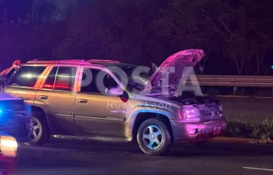 Persecución en San Nicolás termina con camioneta en el río Santa Catarina