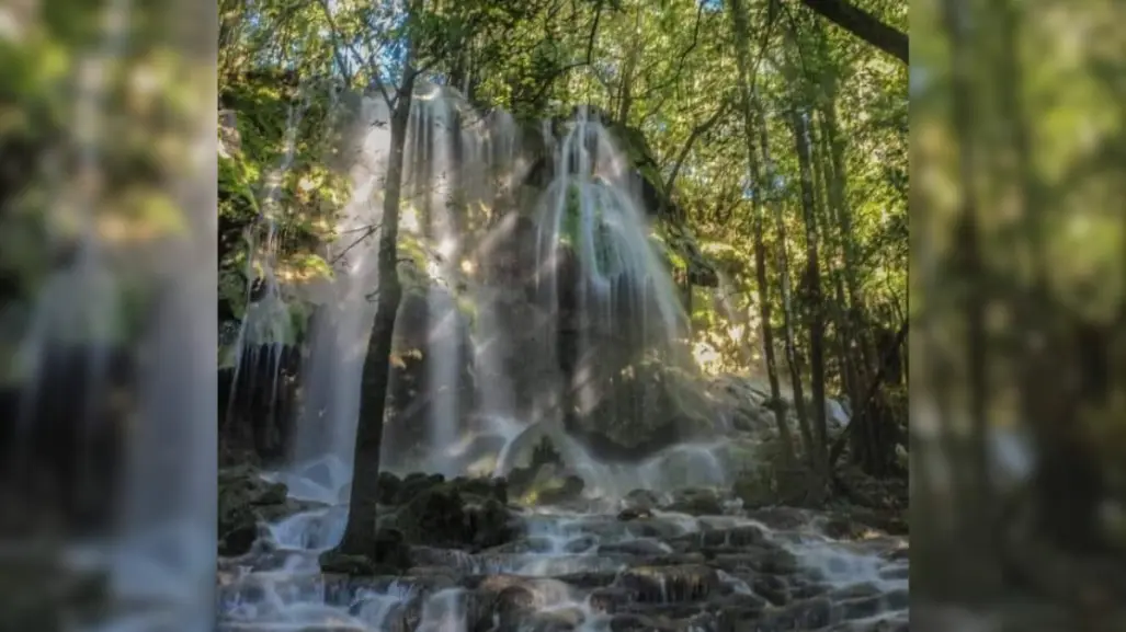 Este río forma una de las cascadas más hermosas y mágicas en la reserva de El Cielo