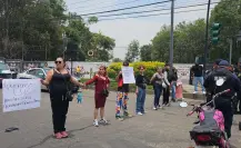 Padres de familia bloquean vialidades de Miguel Hidalgo; kínder suma un mes sin luz