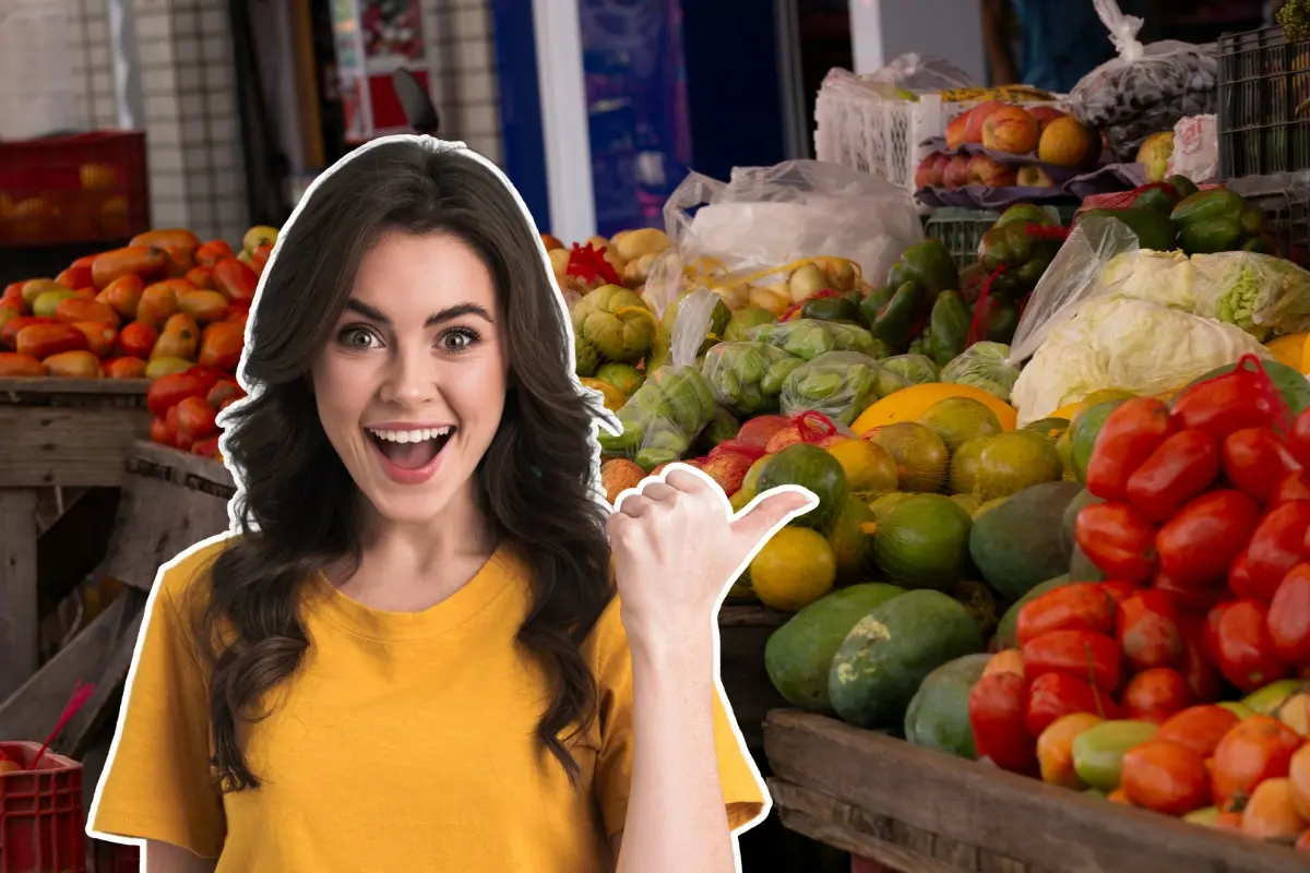 Una mujer señalando frutas. Foto: Canva