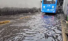 Inundación en bajo puente del Eje 2 Sur complica movilidad; piden atención urgente
