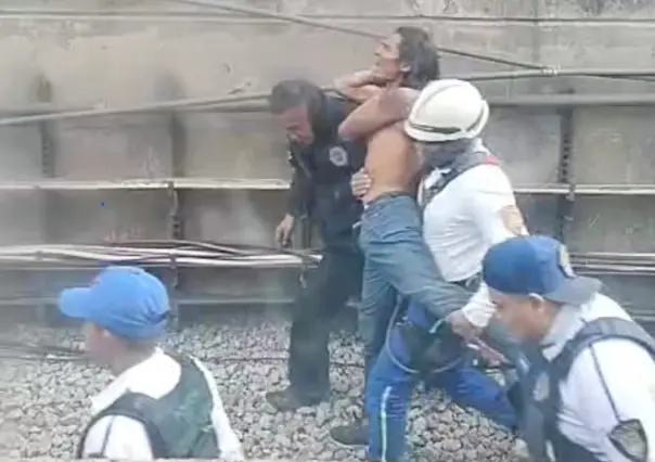 Paralizada Línea A del Metro CDMX: hombre escala cables de alta tensión