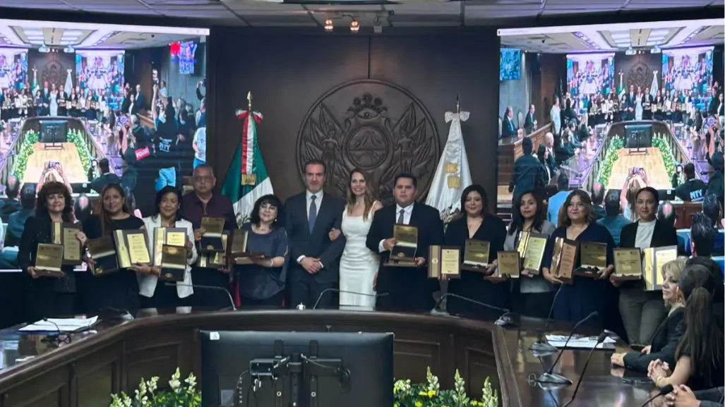 Monterrey galardona a maestros destacados