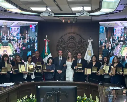 Monterrey galardona a maestros destacados