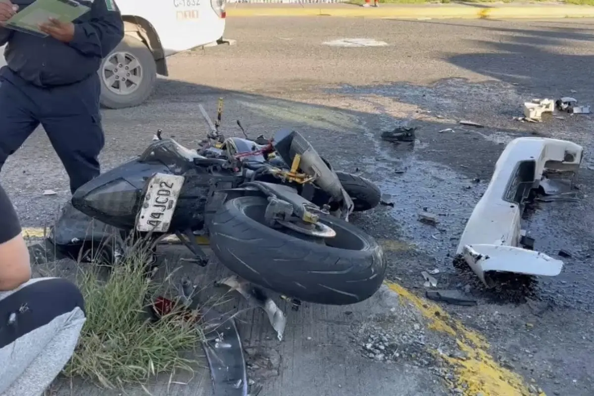 Elementos de tránsito municipal detuvieron al chofer del camión, Marco Antonio N, quien fue puesto a disposición del Ministerio Público./Foto: Noticias El Molino
