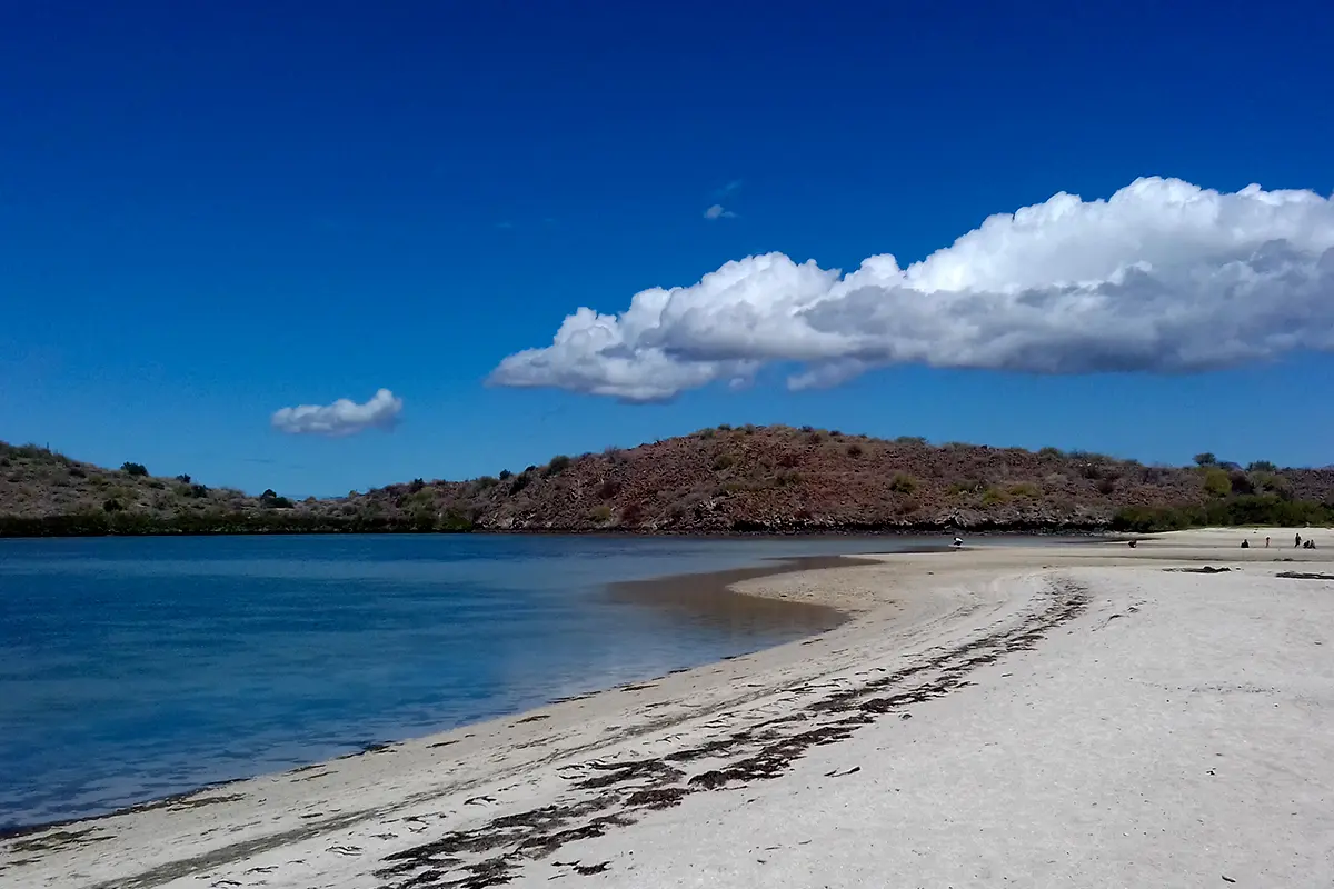 Playa de Mulegé. Foto: Modesto Peralta Delgado.