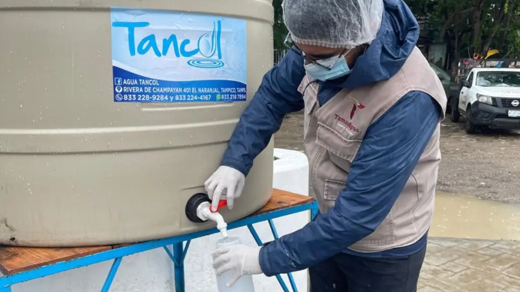 De esta forma mantiene el saneamiento de las áreas afectadas por inundaciones en Tampico
