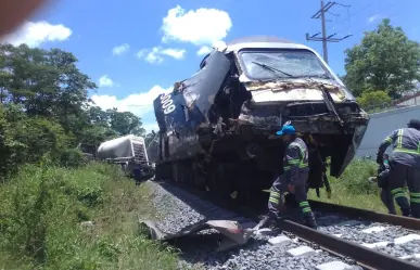 Choca el Tren Interoceánico contra un tráiler en Macuspana, Tabasco