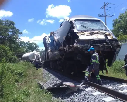 Choca el Tren Interoceánico contra un tráiler en Macuspana, Tabasco