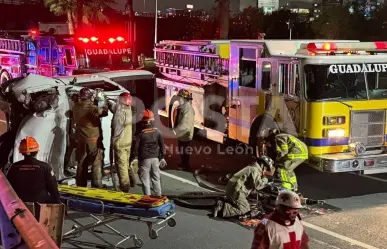 Volcadura en puente de Guadalupe deja a conductor herido