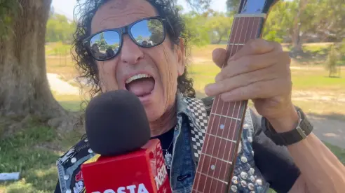 Alex Lora celebrará en grande sus años de carrera