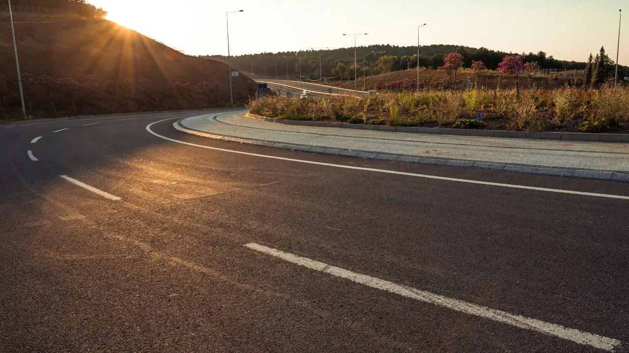 Esta es la carretera que te lleva de Edomex a un pueblo de Zacatecas que parece una villa europea. Foto: @torrespa92 / @POVMexico / Canva