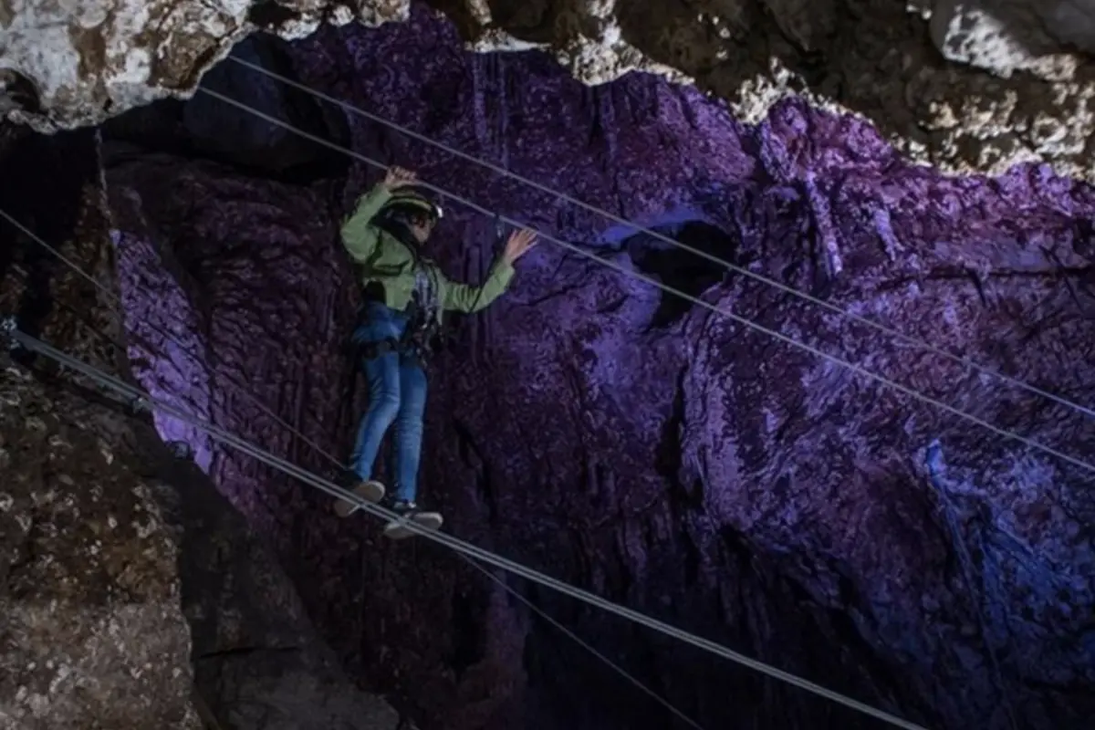 El cañonismo bajo tierra es una aventura que ofrece un Paraíso Indígena en Hidalgo. Foto: IG @grutas.xoxafi
