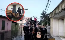 Mariachi se vuelve viral desafiando inundaciones por el Río Tamesí en Tamaulipas
