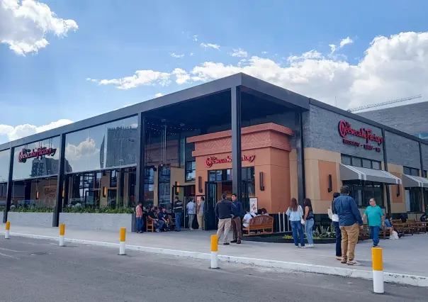Cheesecake Factory abre en Puebla y comensales saturan los primeros días