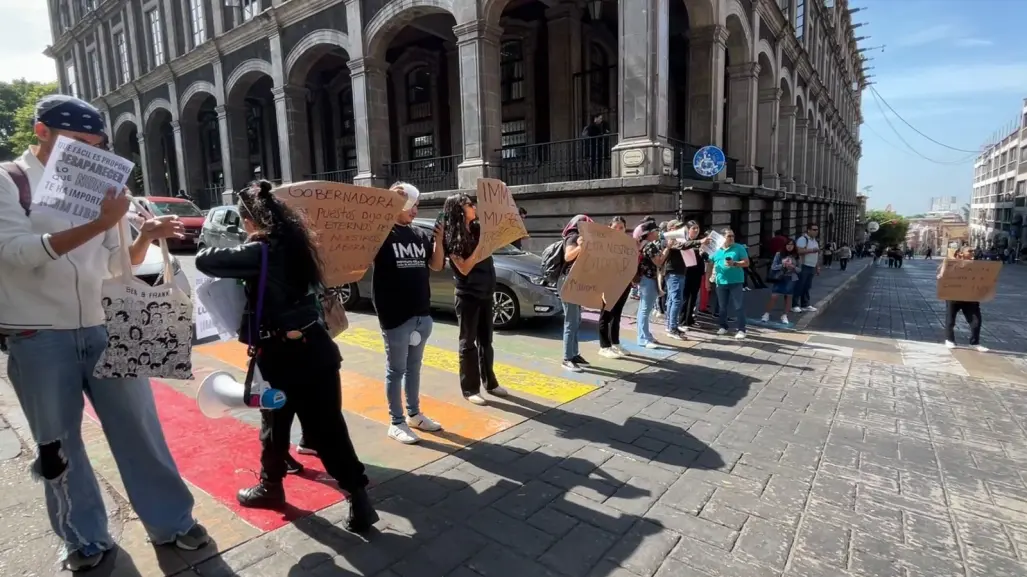 Con cierres de calles, trabajadoras exigen certeza ante desaparición del IMM
