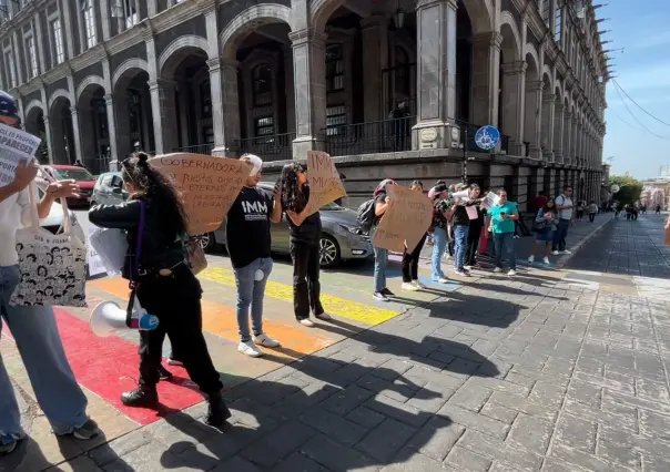 Con cierres de calles, trabajadoras exigen certeza ante desaparición del IMM