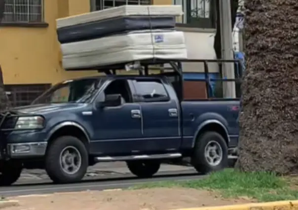 ¿Gentrificación en CDMX?, camioneta de fierro viejo se vuelve viral por tener audio en inglés