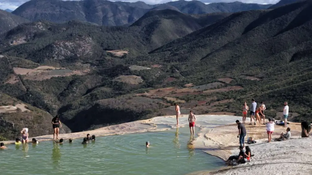 El pueblo mágico de Oaxaca donde hay un balneario natural con cascadas petrificadas