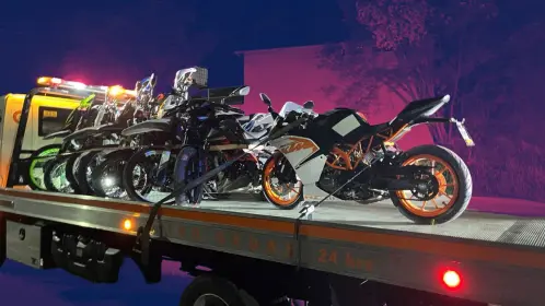 Detienen a motociclistas por violar reglamento vial en Santiago