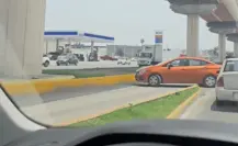 VIDEO l Sujeto se avienta vuelta prohibida en avenida Universidad