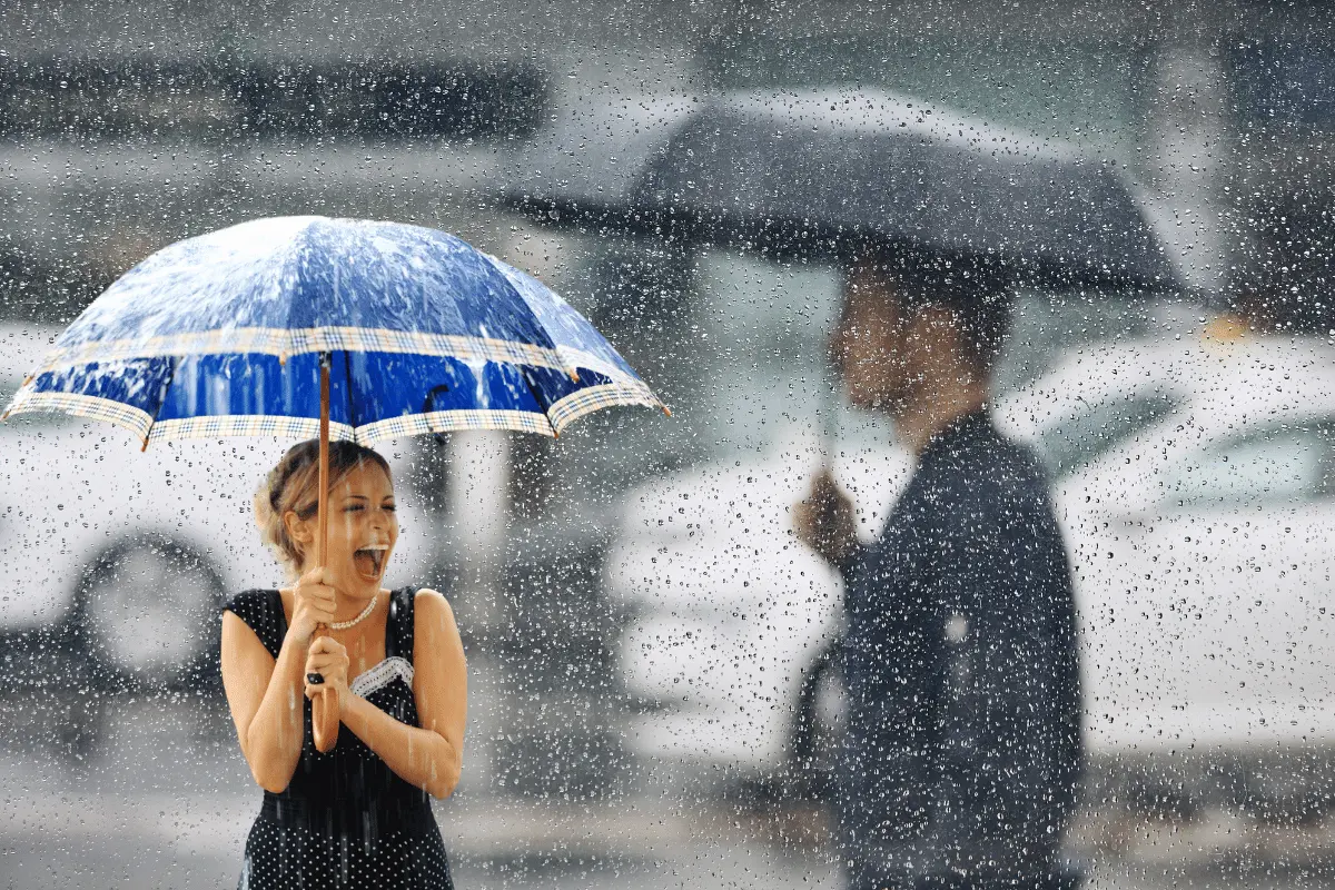 A Nuevo León le espera pronóstico de lluvias fuertes, vientos considerables y la posibilidad de torbellinos. Foto: Canva.