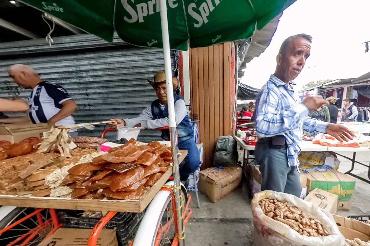 Los ciudadanos de más tradición en el estado de Nuevo León acuden a este mercadito en búsqueda de carne, pieles y productos de origen animal. Foto: GoogleMaps.