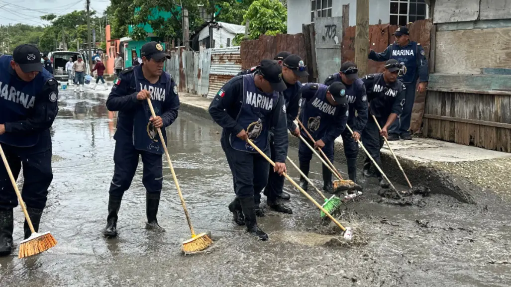 Personal naval brinda apoyo a la población civil en Tampico