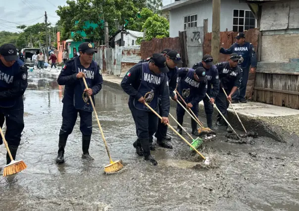 Personal naval brinda apoyo a la población civil en Tampico