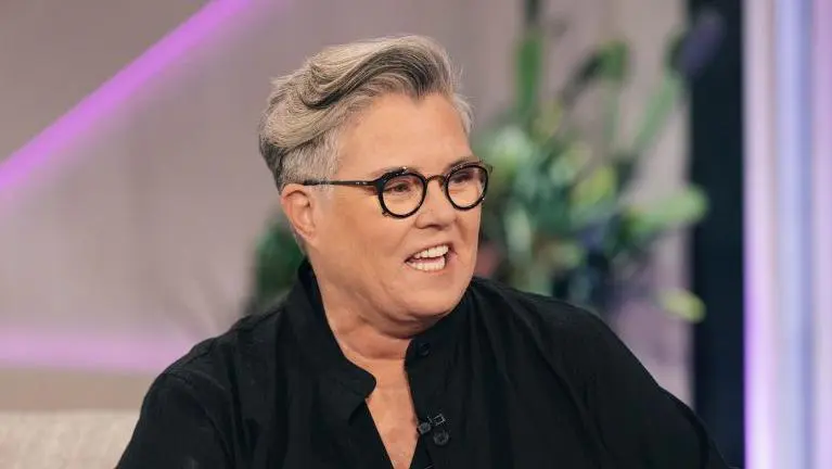 Rosie O Donnell se ha pronunciado públicamente en múltiples ocasiones en contra de la política de Donald Trump. Foto. Especial.