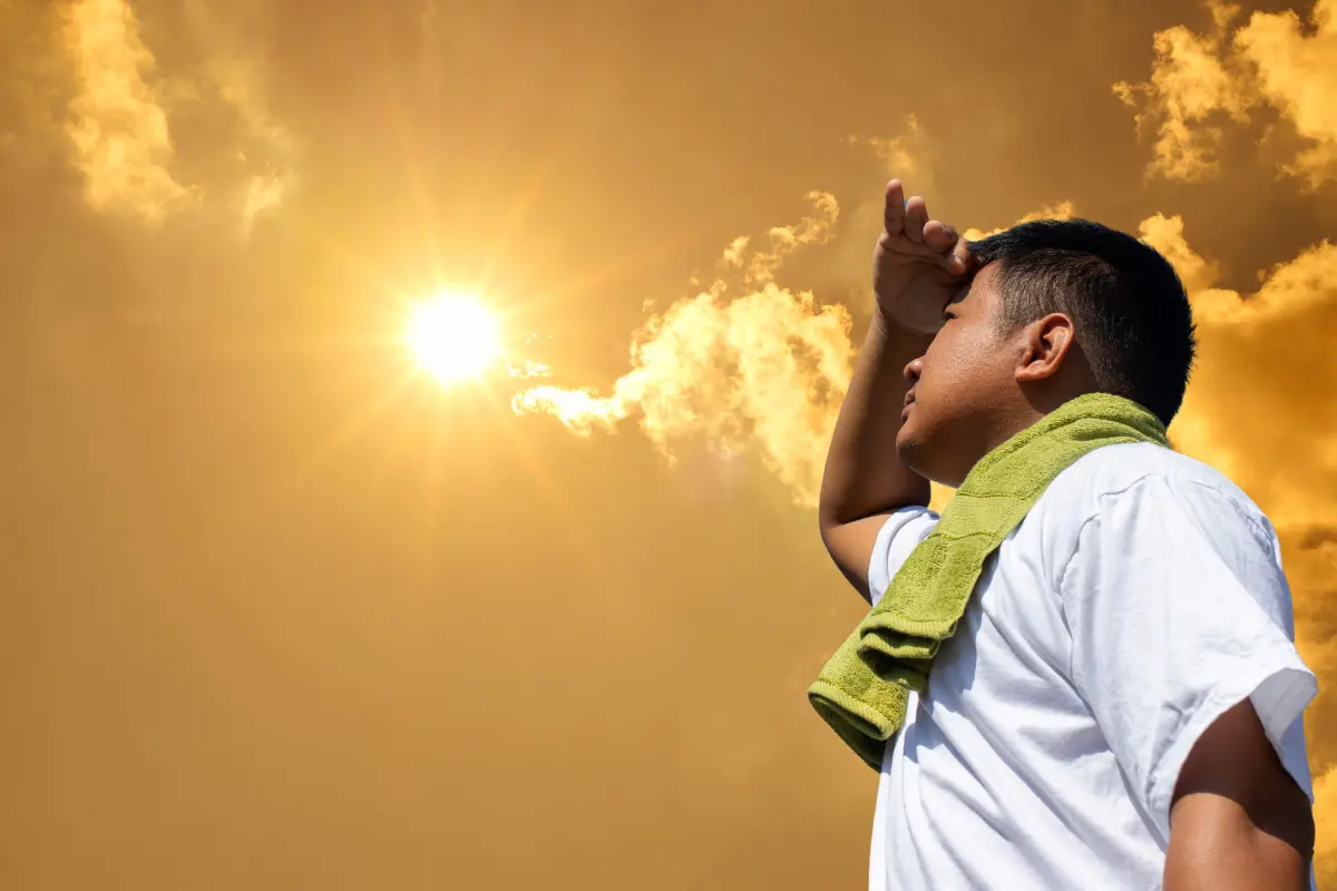 Hidratarse bien es una de la medidas preventivas más importantes durante la canícula. Foto: Canva