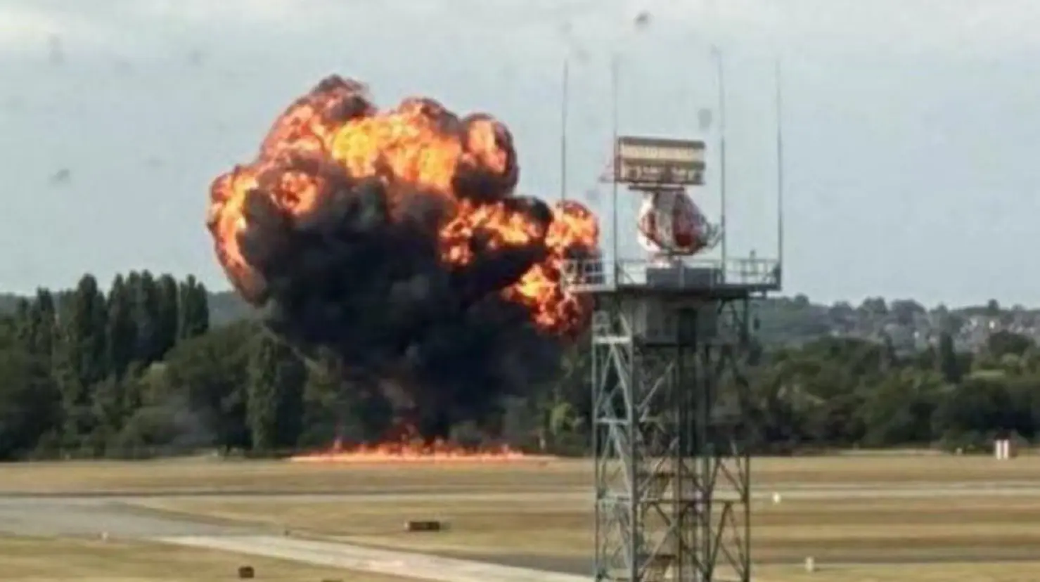 Explota avioneta en Londres tras despegar rumbo a París. Foto: X (@TheNewsTrending)