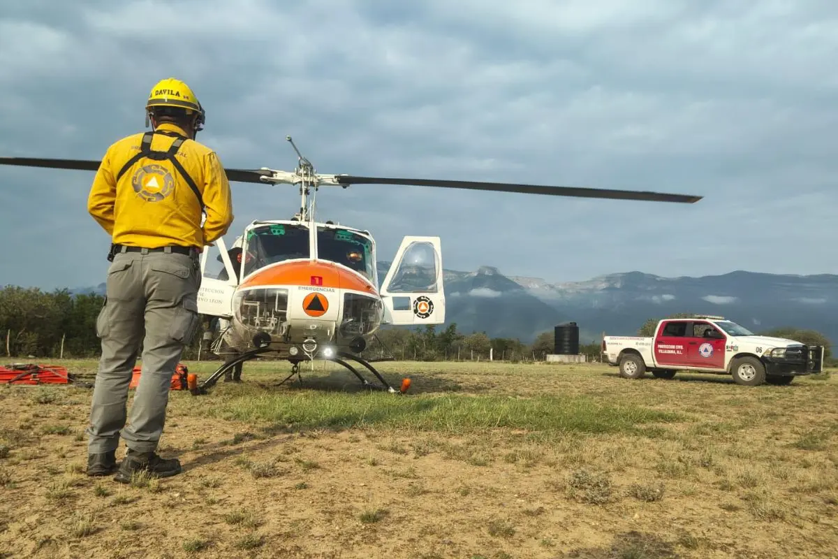Protección Civil de Nuevo León reanudó este domingo las labores para combatir el incendio forestal registrado en el municipio de Villaldama. Foto: Protección Civil de Nuevo León