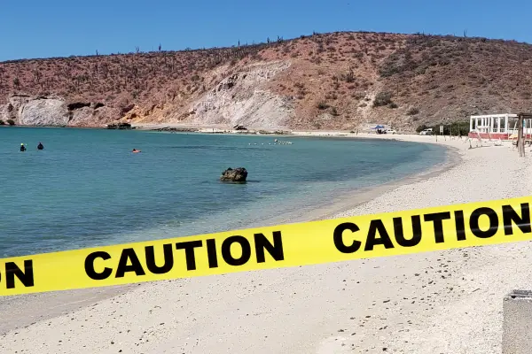 Mujer fallece al salir de la playa Pichilingue en La Paz; se sintió mal